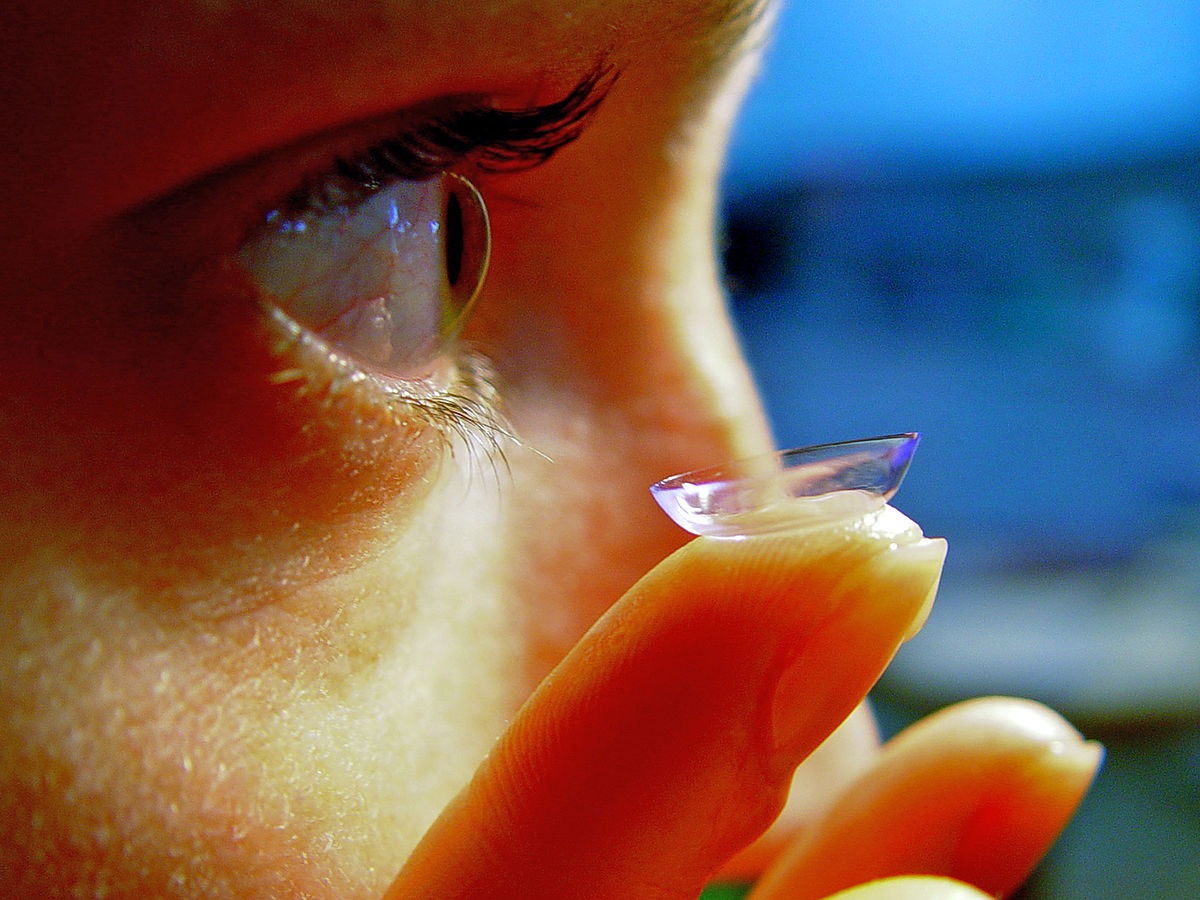Having Contact Lens Problems? ... photo by CC user איתן טל on wikimedia commons