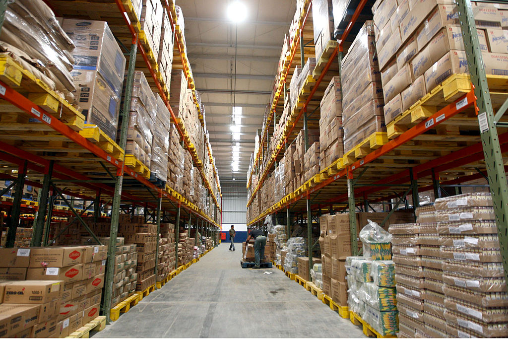 What Should Online Business Sell? Whatever it is, you can get it shipped from warehouses such as this one ... photo by CC user Secom Bahia on Flickr